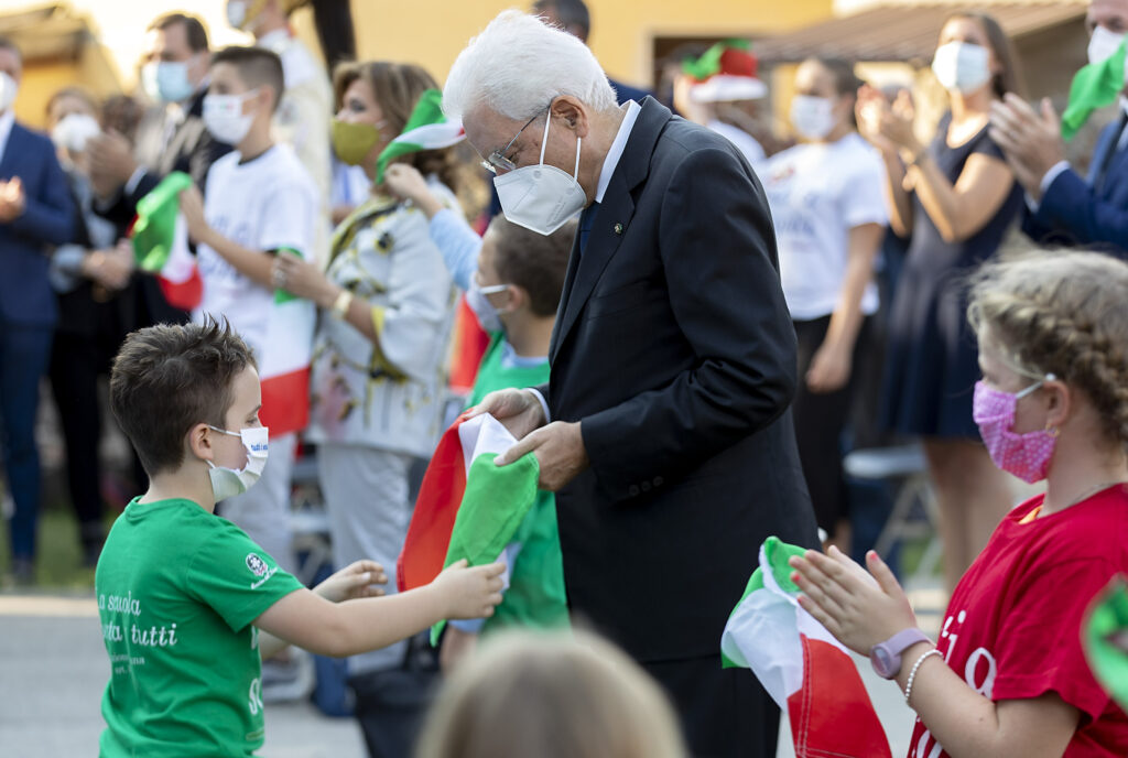 Scuola: Mattarella, frenare le paure con la cultura, condividere le responsabilità