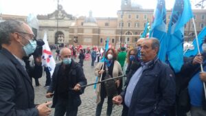Immagine della galleria: UIL: bisogna smettere di investire sulle COSE e scegliere di investire sulle PERSONE