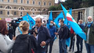 Immagine della galleria: UIL: bisogna smettere di investire sulle COSE e scegliere di investire sulle PERSONE