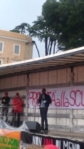 Immagine della galleria: UIL: bisogna smettere di investire sulle COSE e scegliere di investire sulle PERSONE