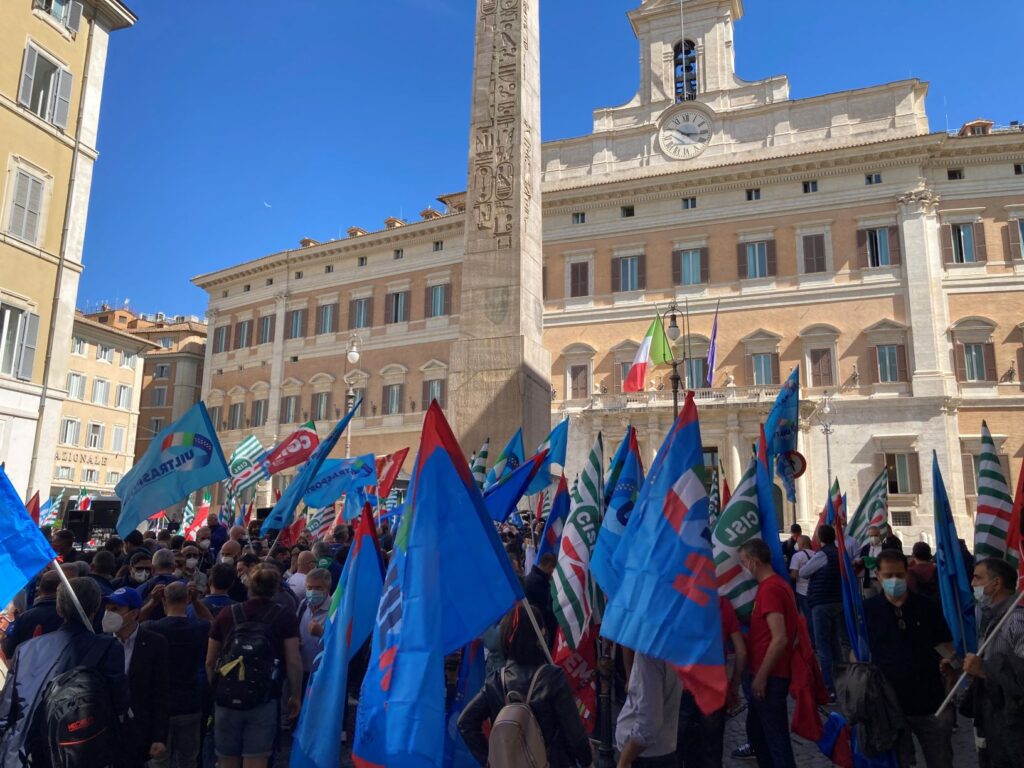 Domani il primo licenziamento di massa nella scuola. Il 31 agosto la seconda parte.