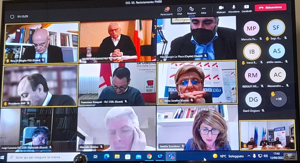 Un contratto senza soldi e una formazione obbligatoria a premi (e forse anche gratis): il ministro tira giù le carte del Governo