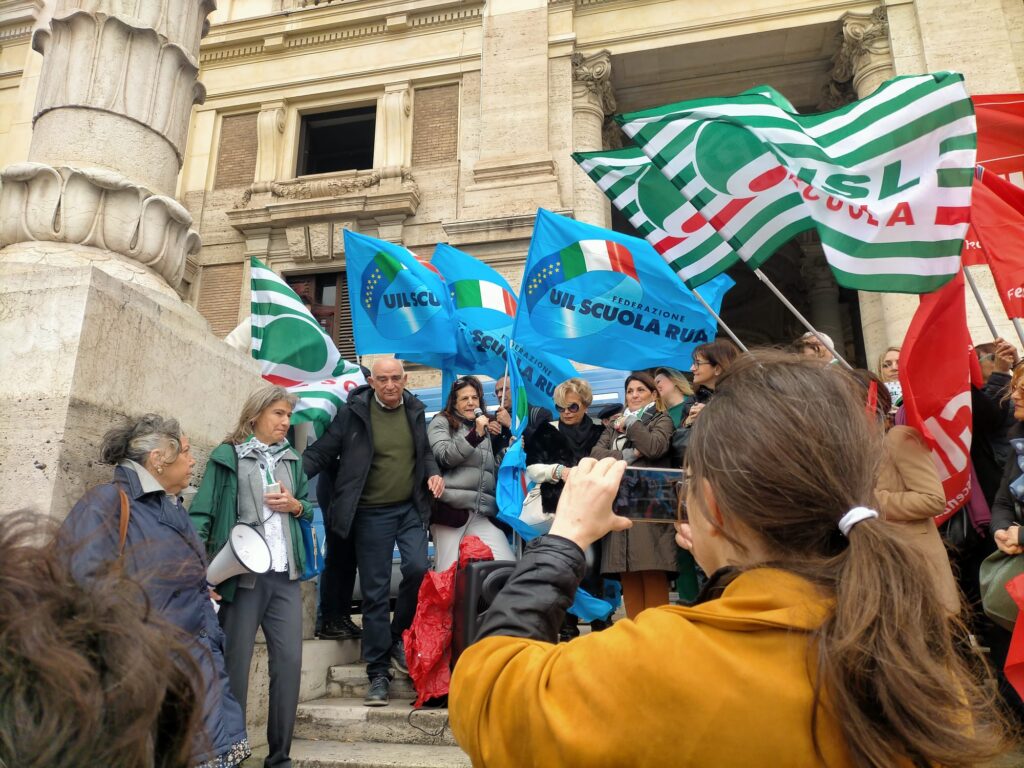 Cirillo (Uil): serve un dirigente titolare in ogni scuola