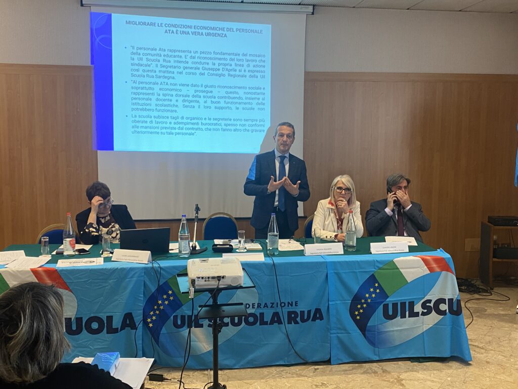 “Bisogna coprire oltre 70 mila cattedre e non dovrà rimanere fuori nessuno”.